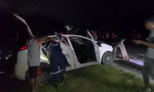 
				
					Motorista morre e quatro pessoas ficam feridas em acidente na BA-549
				
				