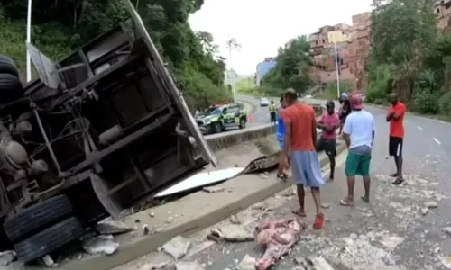 
				
					Motorista perde controle do carro e invade uma loja em Alagoinhas
				
				