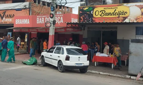 
				
					Motorista sem CNH perde controle de carro e atropela mulher na calçada
				
				