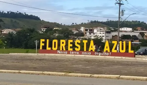 
				
					Mulher é morta a golpes de facão na cidade de Floresta Azul
				
				