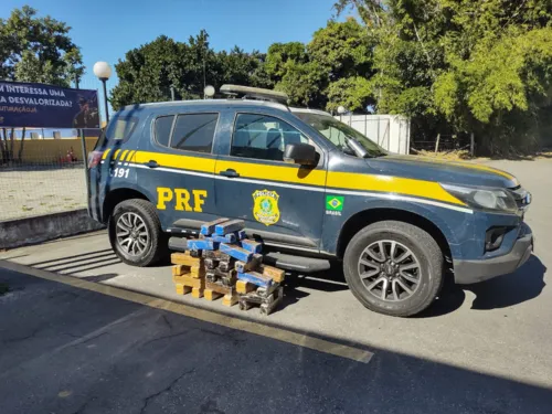 
				
					Mulher é presa com 78 tabletes de maconha em ônibus na Bahia
				
				