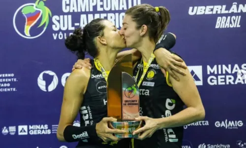 
				
					Musa do vôlei, Carolana reencontra esposa em Paris e se derrete
				
				