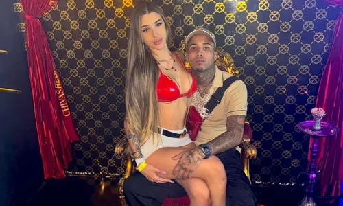 
				
					Bia Miranda e Gato Preto curtem Halloween juntos e web detona casal
				
				