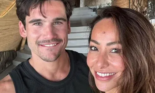 
				
					Mãe de Nicolas Prattes defende Sabrina Sato de ataques: 'Não é legal'
				
				