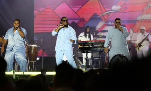 
				
					Banda Filhos de Jorge faz show de graça no Salvador Shopping
				
				