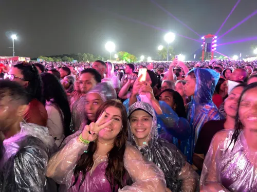 
				
					Numanice em Salvador: mesmo com chuva, fãs vão à loucura com Ludmilla
				
				