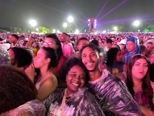 
				
					Numanice em Salvador: mesmo com chuva, fãs vão à loucura com Ludmilla
				
				