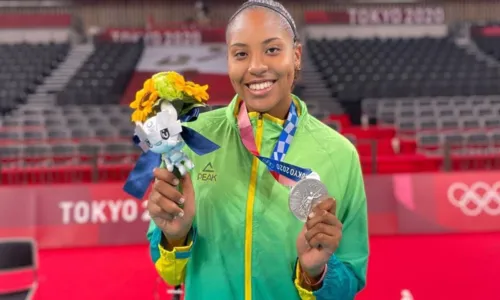 
				
					Olimpíadas: quem é Ana Cristina, trunfo da Seleção Feminina de Vôlei
				
				