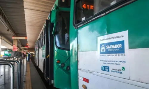 
				
					Ônibus é apedrejado no bairro da Federação, em Salvador
				
				