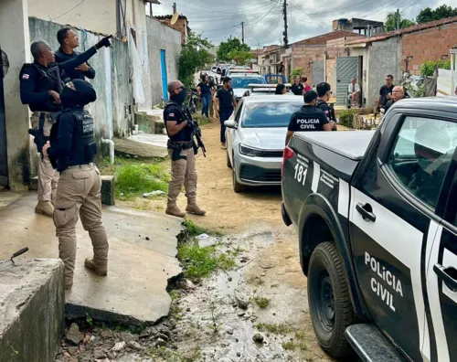 
				
					Operação policial prende chefes de facções na Bahia e outros estados
				
				