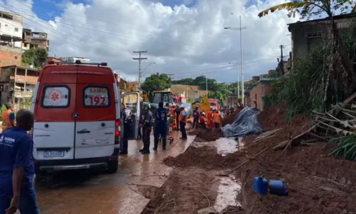 
				
					Operários ficam feridos após desabamento de escombros em obra na Bahia
				
				