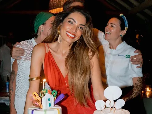 
				
					Patrícia Poeta completa 48 anos com festa intimista em Trancoso; FOTOS
				
				