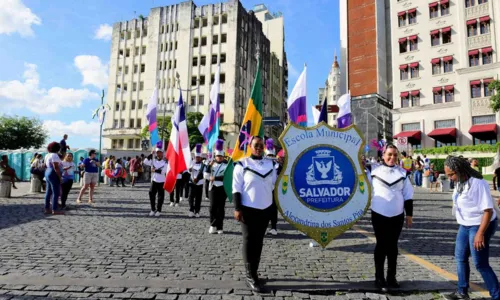 
				
					Pira do Fogo Simbólico é acesa durante cerimônia do 2 de julho
				
				