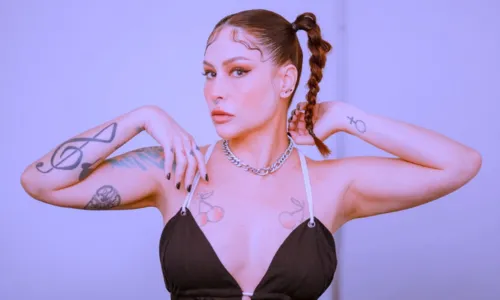 
				
					Pitty passa por cirurgia de emergência e shows são cancelados
				
				