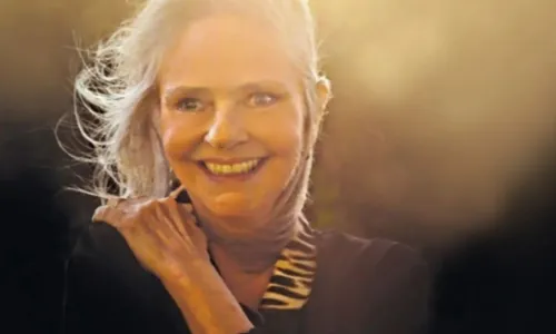 
				
					Angela Ro Ro revela doença e pede ajuda: 'Sem perspectiva de cura'
				
				
