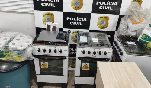 
				
					Polícia recupera doações furtadas por servidores em Santa Cruz
				
				