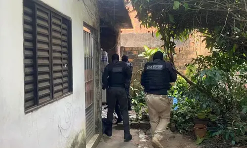 
				
					Policiais penais são presos por extorsão e associação criminosa na BA
				
				