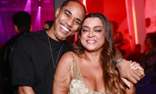 
				
					Preta Gil posta álbum raro e foto com ex-esposa de Brown chama atenção
				
				