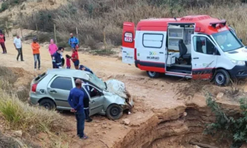 
				
					Professor e ex-vereador de cidade da Bahia morre após carro capotar
				
				