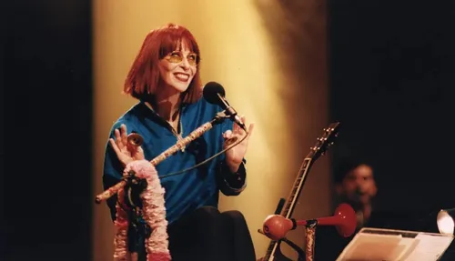 
				
					‘Fora da Lei’: conheça música composta por Rita Lee e Ed Motta
				
				