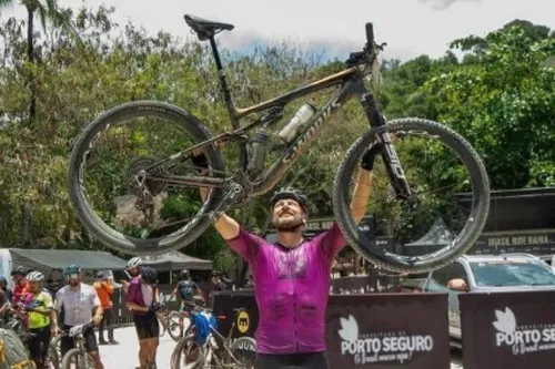 
				
					Rodrigo Hilbert vence competição na Bahia: 'Bom em tudo que faz'
				
				