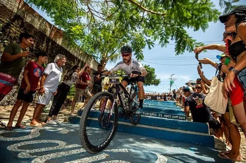 
				
					Rodrigo Hilbert vence competição na Bahia: 'Bom em tudo que faz'
				
				