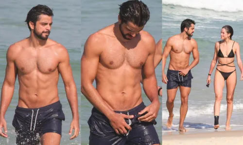 
				
					Rodrigo Simas mostra demais em praia e agita web; veja fotos
				
				