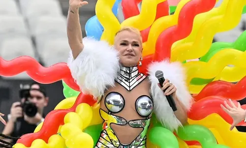 
				
					Roupa de Xuxa no Criança Esperança divide opiniões na web
				
				