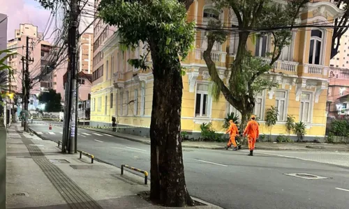 
				
					Rua é interditada em Salvador por vazamento de gás; saiba detalhes
				
				