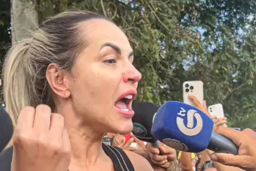 
				
					Fãs de Deolane que estão na frente de presídio podem ser presos
				
				