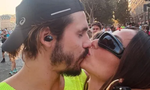 
				
					Sabrina Sato defende Nicolas Prattes após ator expor intimidade sexual
				
				