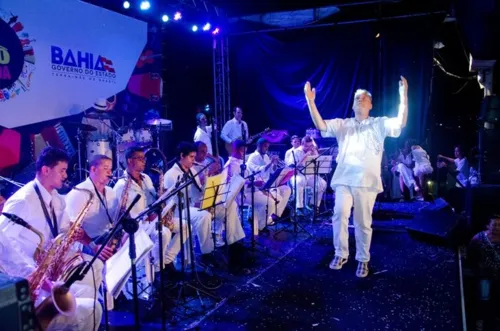 
				
					Salvador recebe 'Baile da Independência' com música e dança de salão
				
				