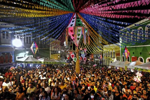 
				
					São João no Pelourinho tem o dobro de público do Parque de Exposições
				
				