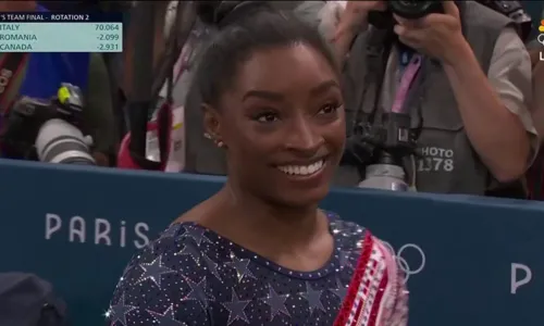 
				
					Simone Biles rebate críticas ao cabelo com resposta afiada
				
				