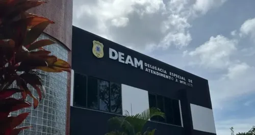 
					Presa suspeita de perseguição contra colega de faculdade em Salvador
				
				