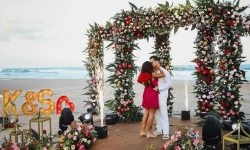 
				
					Sthe Matos choca com álbum de fotos do pedido de casamento; veja
				
				