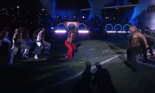 
				
					Street dance, funk e passinho: veja como foi show de Anitta na NFL
				
				