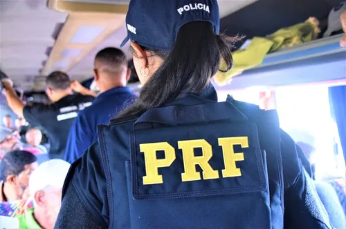 
				
					Suspeito de importunação sexual em ônibus é preso em Feira de Santana
				
				