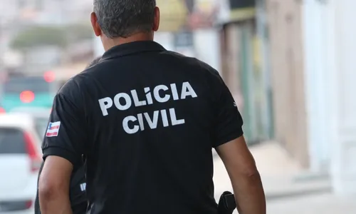 
				
					Suspeito de tráfico de drogas é preso por policiais infiltrados na BA
				
				