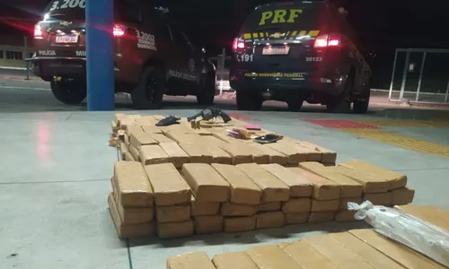 
				
					Suspeitos são presos com quase 100 kg de drogas em Paulo Afonso
				
				