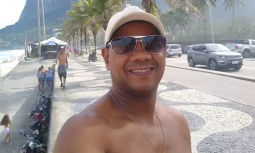 
				
					Taxista é morto a facadas após briga com colega em Salvador
				
				