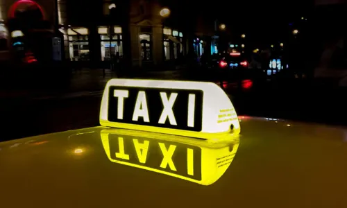 
				
					Taxistas devem vistoriar taxímetros em Itabuna e Porto Seguro
				
				