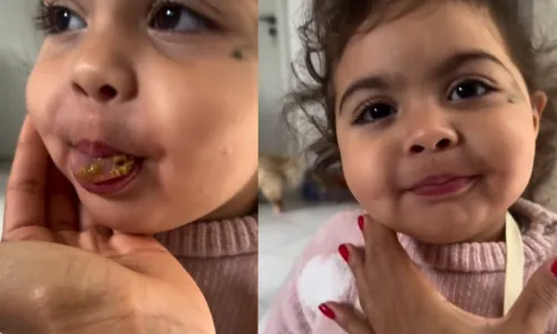 
				
					Tays Reis flagra filha comendo ração de cachorro; VÍDEO
				
				