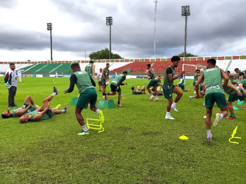 
				
					Técnico do Fluminense de Feira admite 'momento delicado' contra Porto
				
				