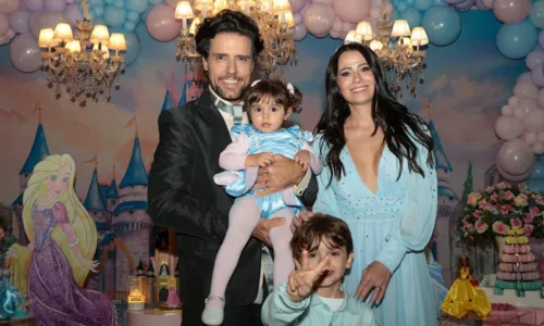 
				
					Thiago Arancam faz festa luxuosa para aniversário da filha; veja fotos
				
				