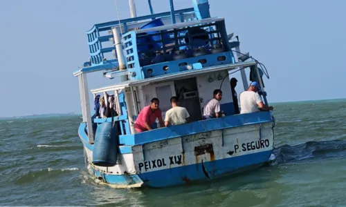 
				
					Tripulantes de barco à deriva são resgatados no sul da Bahia
				
				