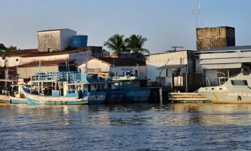 
				
					Tripulantes de barco à deriva são resgatados no sul da Bahia
				
				