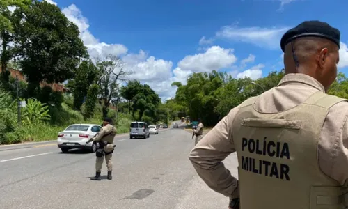 
				
					Uma pessoa morre e outra fica ferida em acidente de moto em Ilhéus
				
				