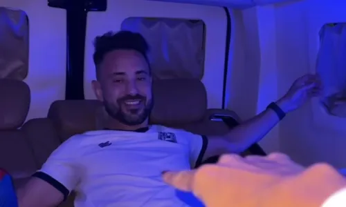 
				
					VÍDEO: Esposa do jogador Everton Ribeiro mostra nova van luxuosa
				
				