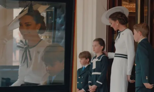 
				
					VÍDEO: Kate Middleton faz primeira aparição após revelação de câncer
				
				